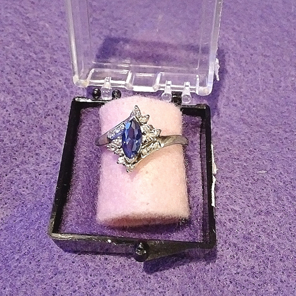 Women's size 6.5 Sterling Silver (925),Amethyst and Diamond simulant ring